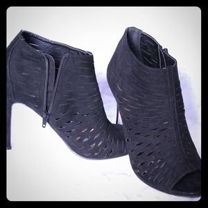 🌟Madden Girl Rockella Faux Suede Bootie Heels🌟